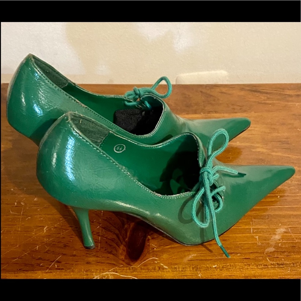 Adorable green heels